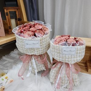 Cappuccino-chanel-rose-bouquet-main
