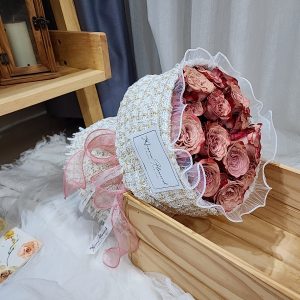 Cappuccino-chanel-rose-bouquet-main3