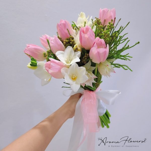 Tulip-Bridal-Bouquet-main-min