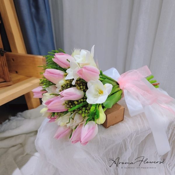 Tulip-Bridal-Bouquet-main2-min