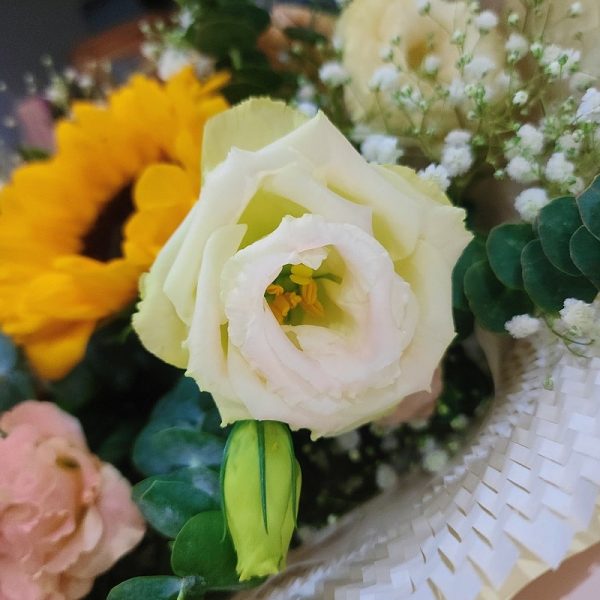Sunflower-Bouquet-Sunshine-eustoma2-min