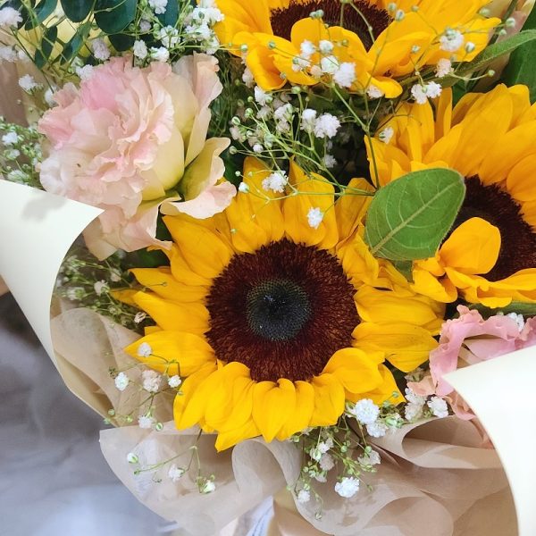 Sunflower-Bouquet-Sunshine-sunflower-min