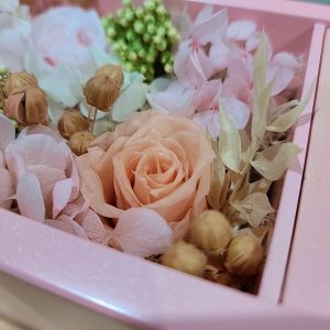 2-in-1-preserved-flower-wooden-music-box-focus