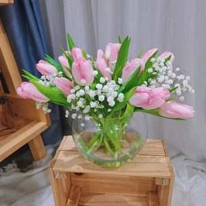 Tulip-vase-arrangement-main