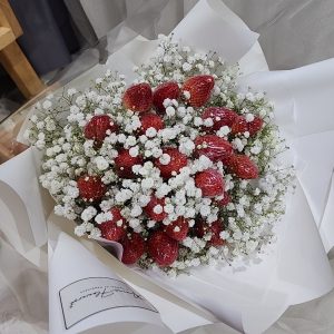 Strawberry-bouquet-focus2