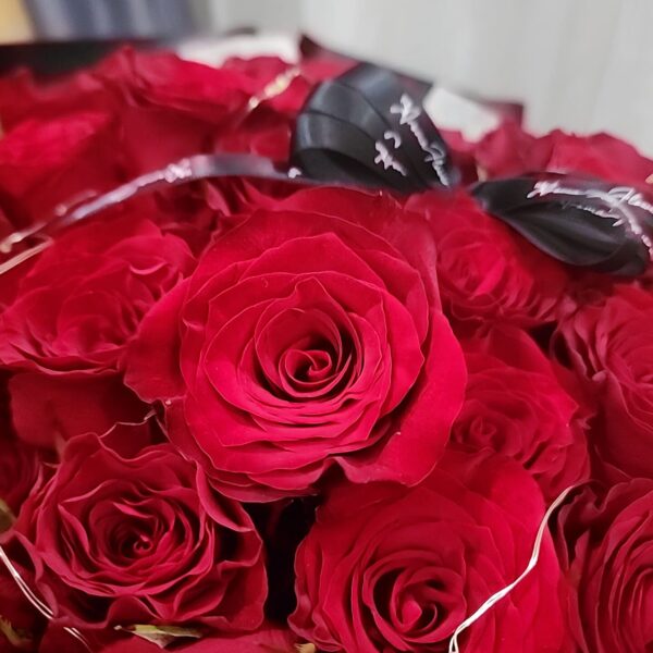 99-rose-bouquet-close-up