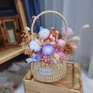 Fortune-cat-opening-flower-basket