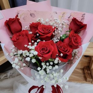 Red-rose-bouquet-perfect-love-focus