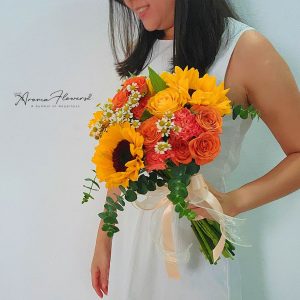 Sunflower-bridal-bouquet-model