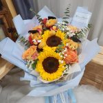 Graduation-bouquet-with-bear-focus-min