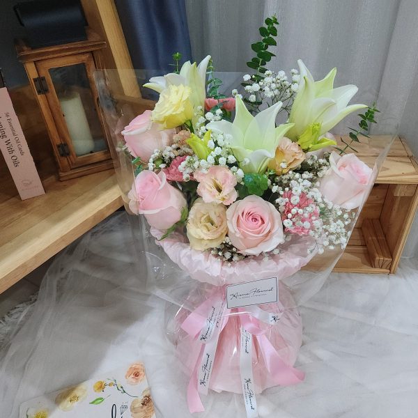 Lovely-lily-bouquet-main