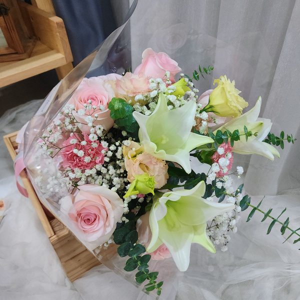 Lovely-lily-bouquet-main2