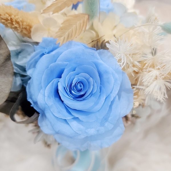 Light-blue-Bridal-Bouquet-blue-rose-min