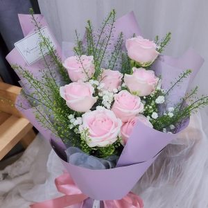 Pink-rose-bouquet-focus-min